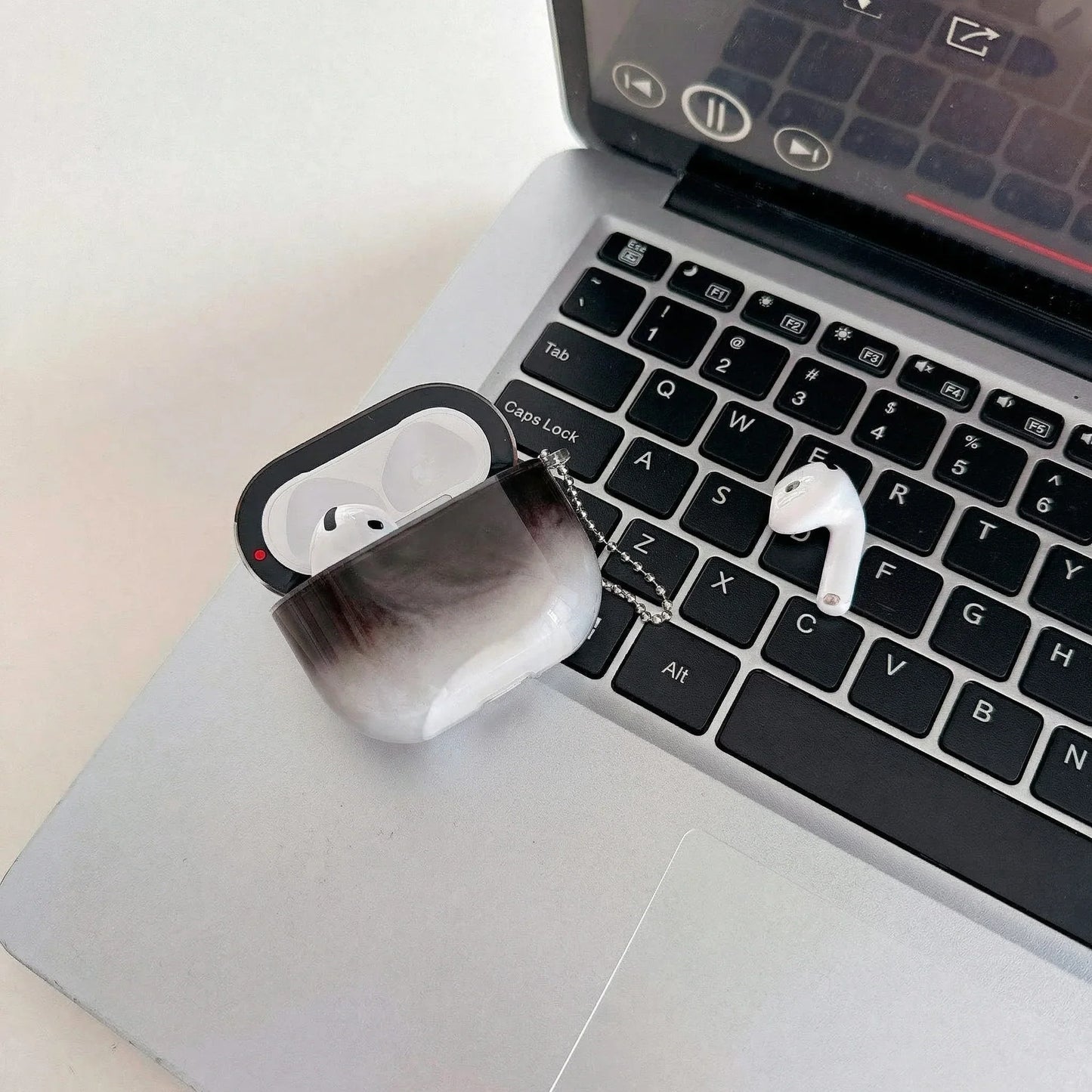 جراب سماعة أذن لامع براق سائل رملي لسماعات AirPods 4 3 2 1 و AirPods Pro 3 2، غطاء سماعة رأس لامع متحرك رملي رائع مظلم