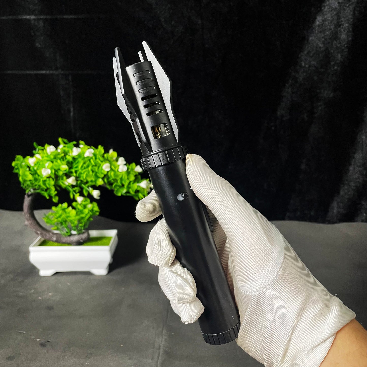 Hrimzw™ Lightsaber Lighter - Black Windproof Metal Torch Lighter with Red Flame for Kitchen, Candles & Outdoor Survival - Cool Gift for Star Wars Fans